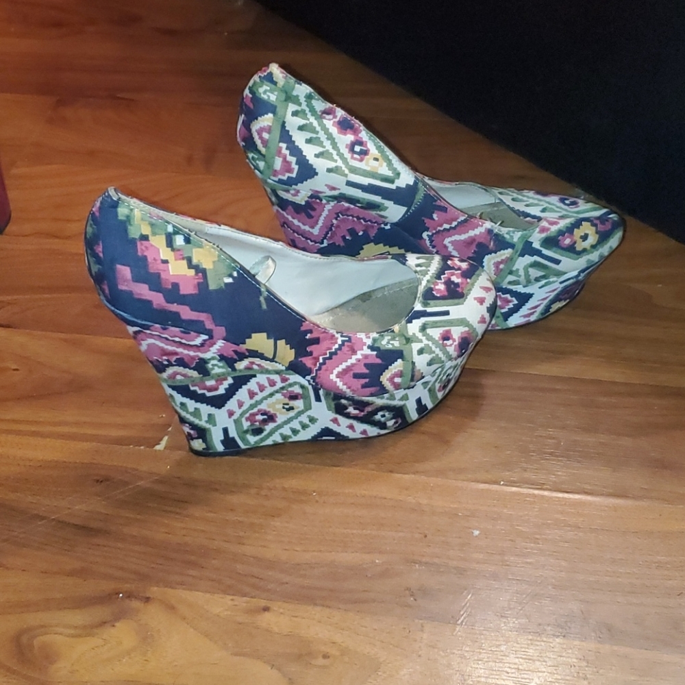 Wedge heels